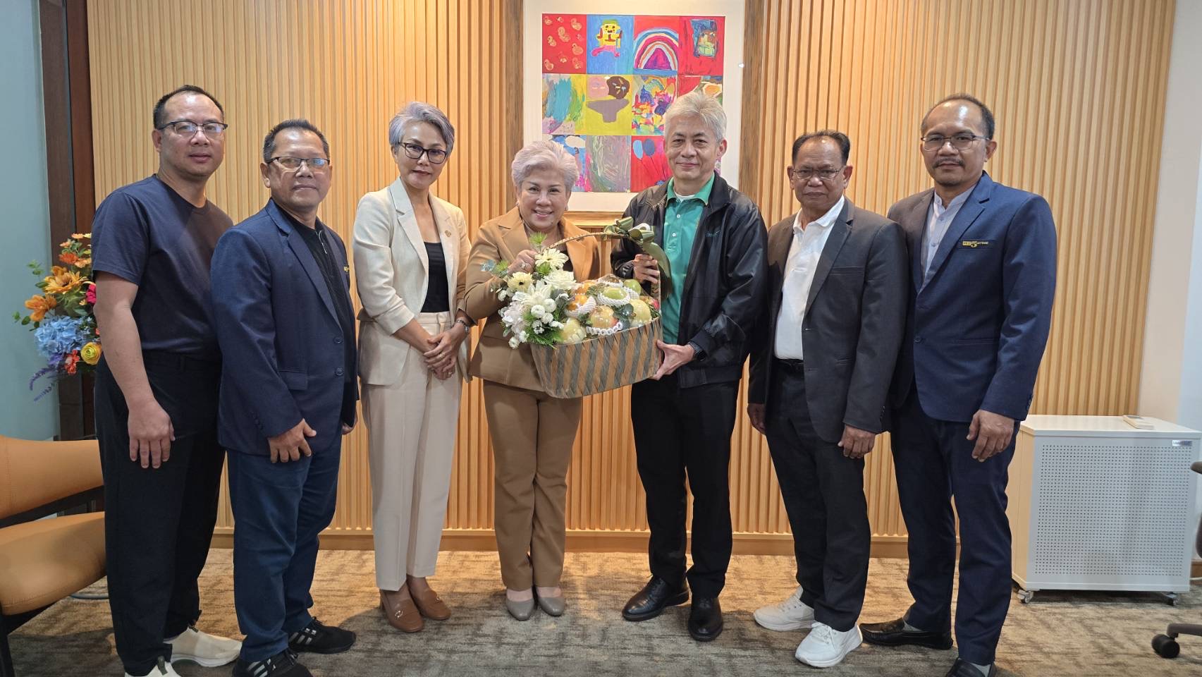 ฝ่ายขยายงาน ทีม MT5 ร่วมแสดงความยินดีแก่ “คุณวิจักษณ์ ปาสาทิกะ” เนื่องในโอกาสได้รับการแต่งตั้งให้ดำรงตำแหน่งกรรมการผู้จัดการ
